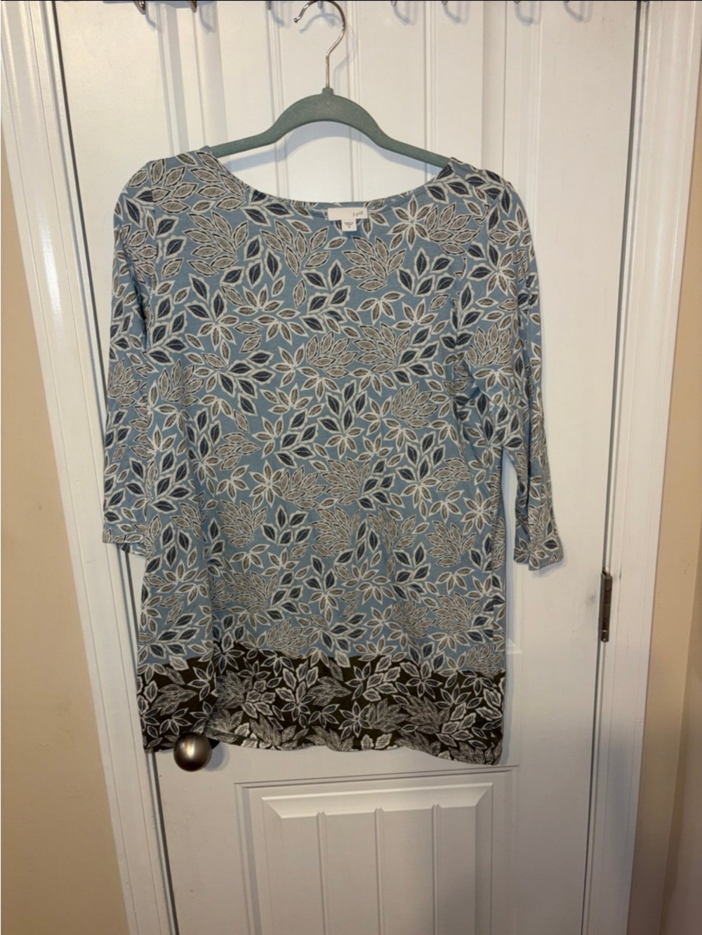 J. Jill Blue Floral Scoop Neck Tunic with Contrasting Hem